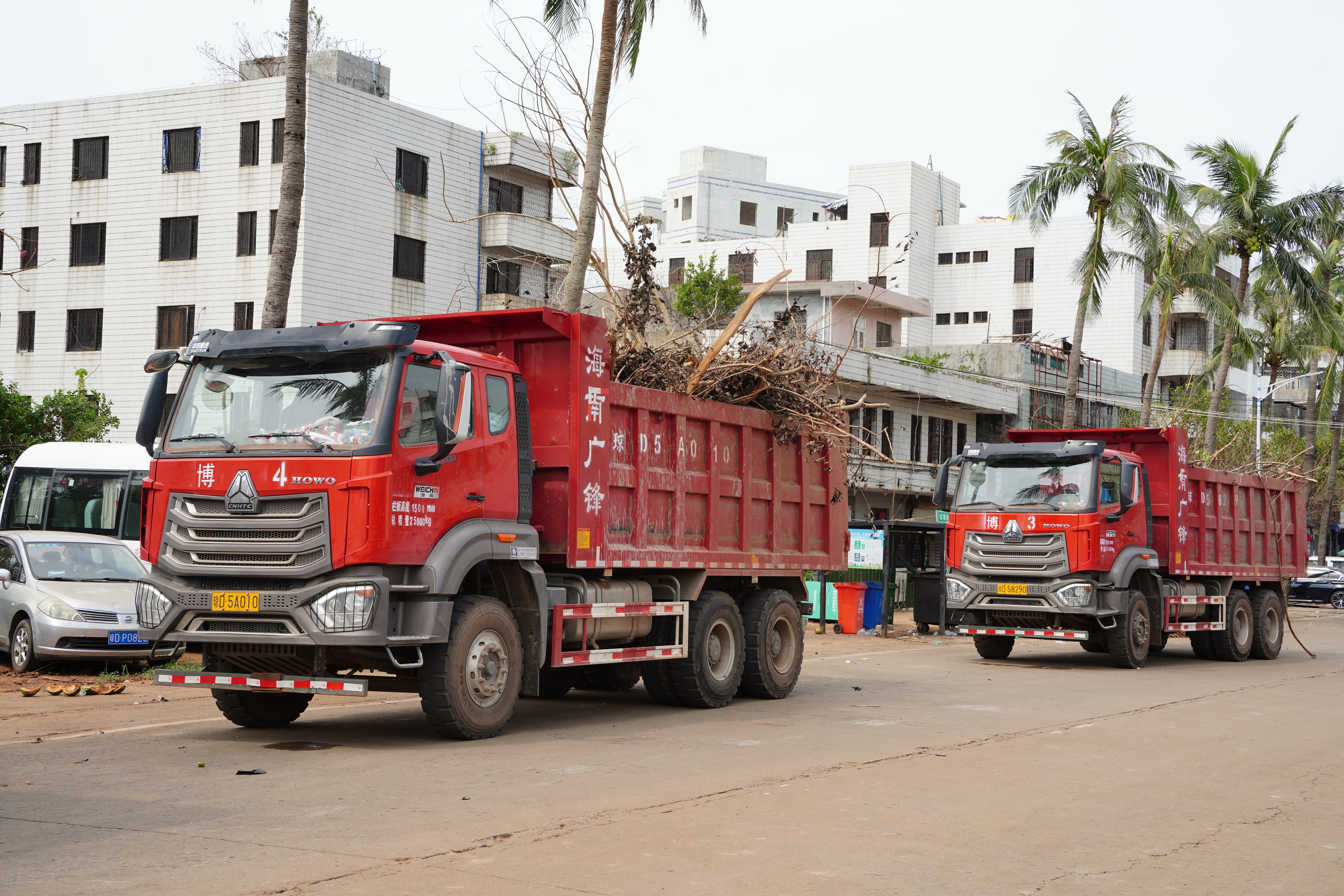 攜手克時艱 海南礦業(yè)積極支援?？谇逭瞎ぷ? class=