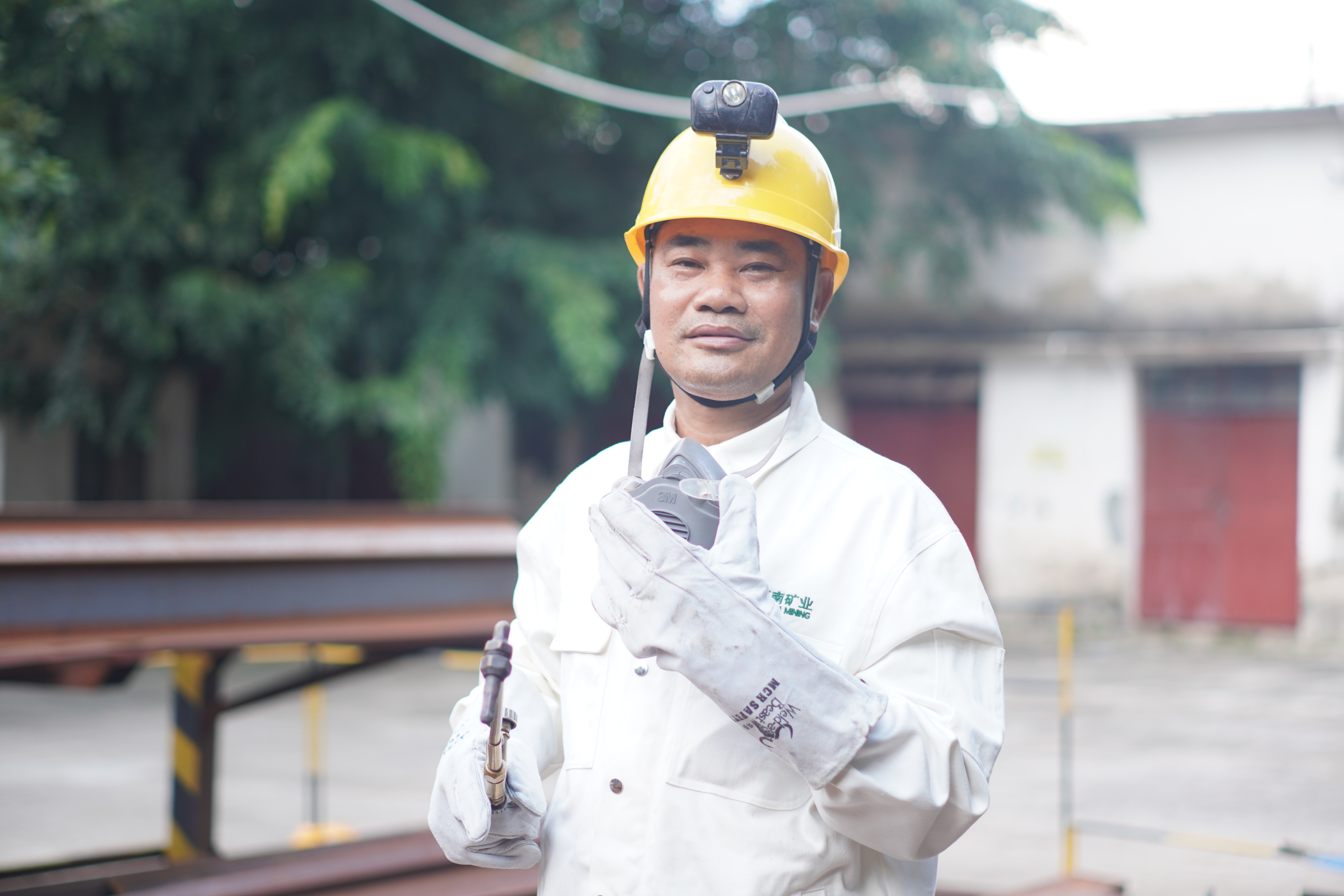 全國表彰！海南礦業(yè)員工李勇榮膺全國勞動模范