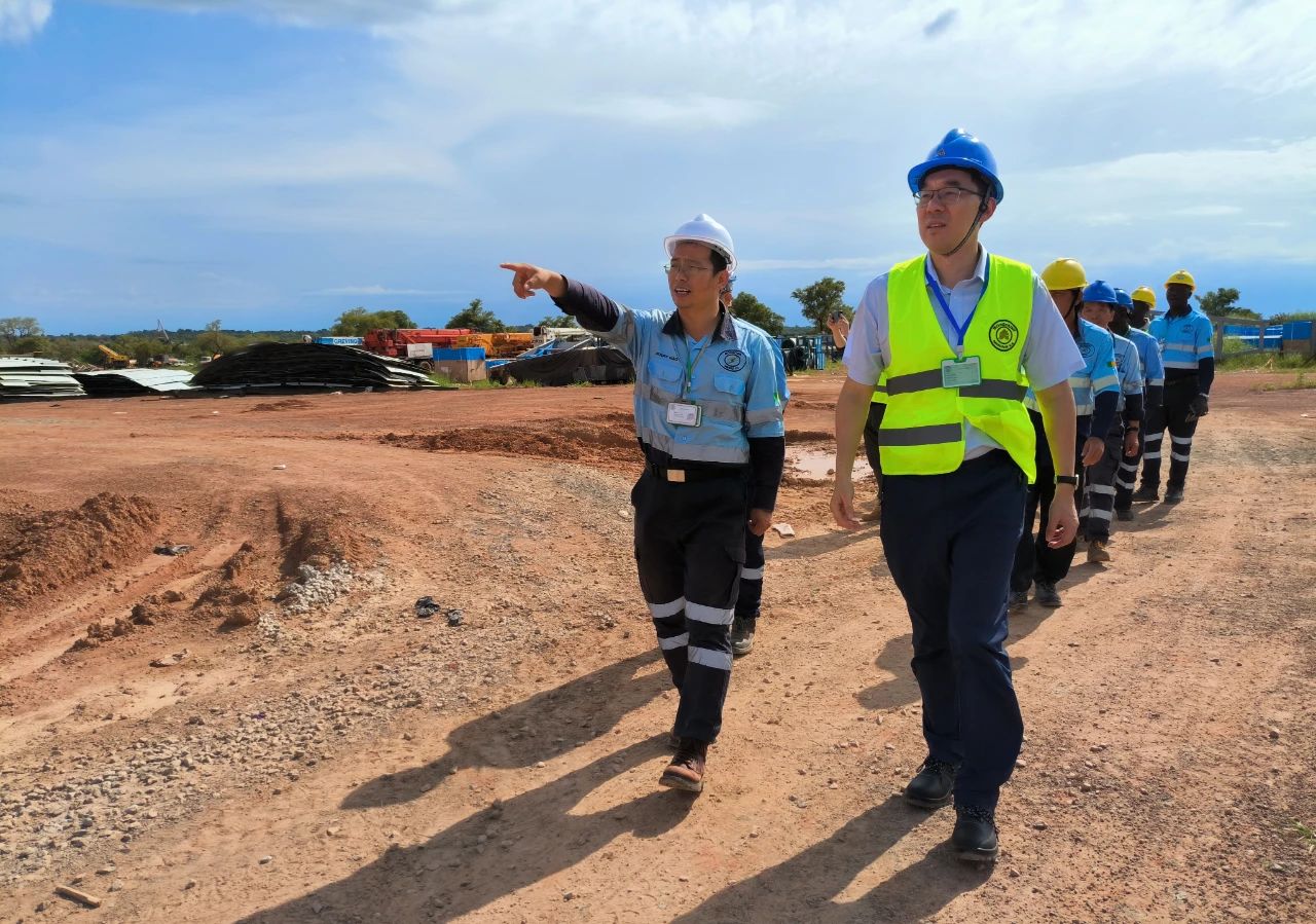每日經(jīng)濟新聞：國投證券給予海南礦業(yè)增持評級，油氣鐵礦基本盤穩(wěn)健，鋰資源端投產(chǎn)在即