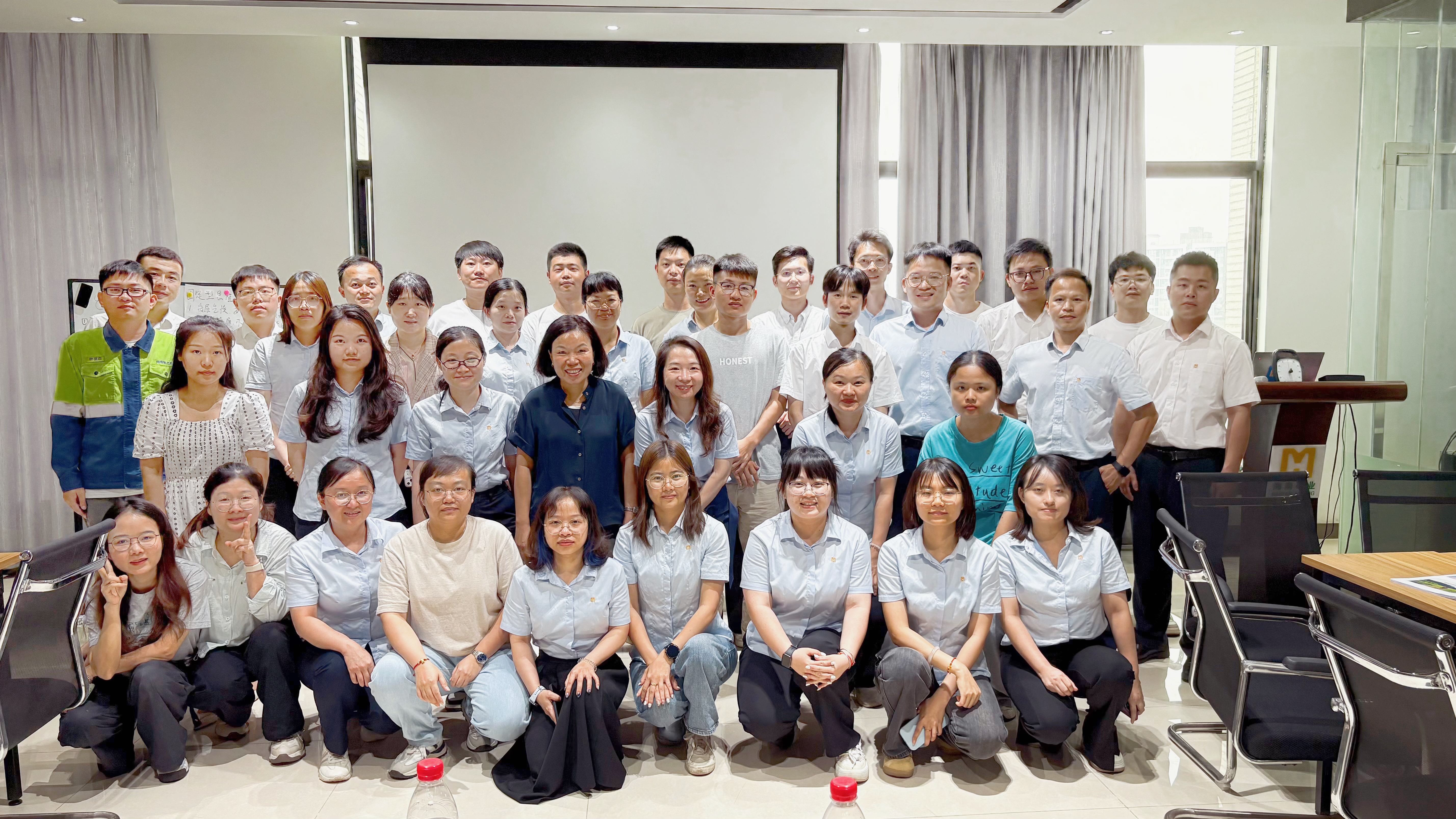 聚焦能力提升丨海南礦業(yè)舉辦“擁抱成長(zhǎng)思維，重塑職場(chǎng)未來”工作坊